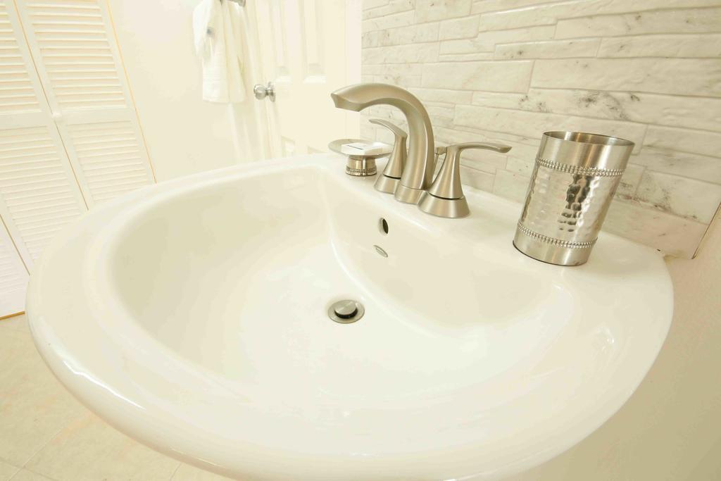 Cattleya Luxury Suites كينغستون الغرفة الصورة