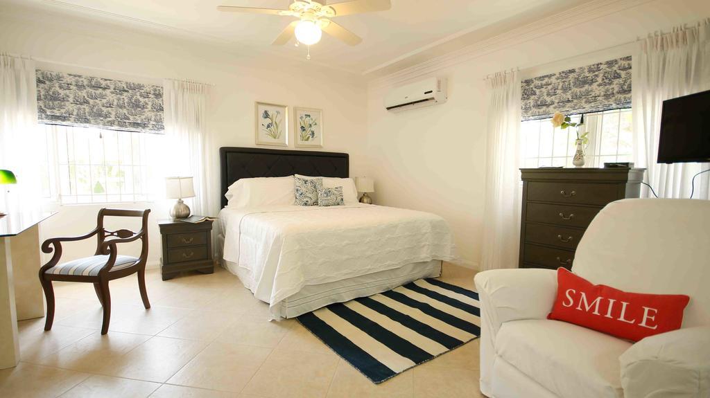 Cattleya Luxury Suites كينغستون الغرفة الصورة